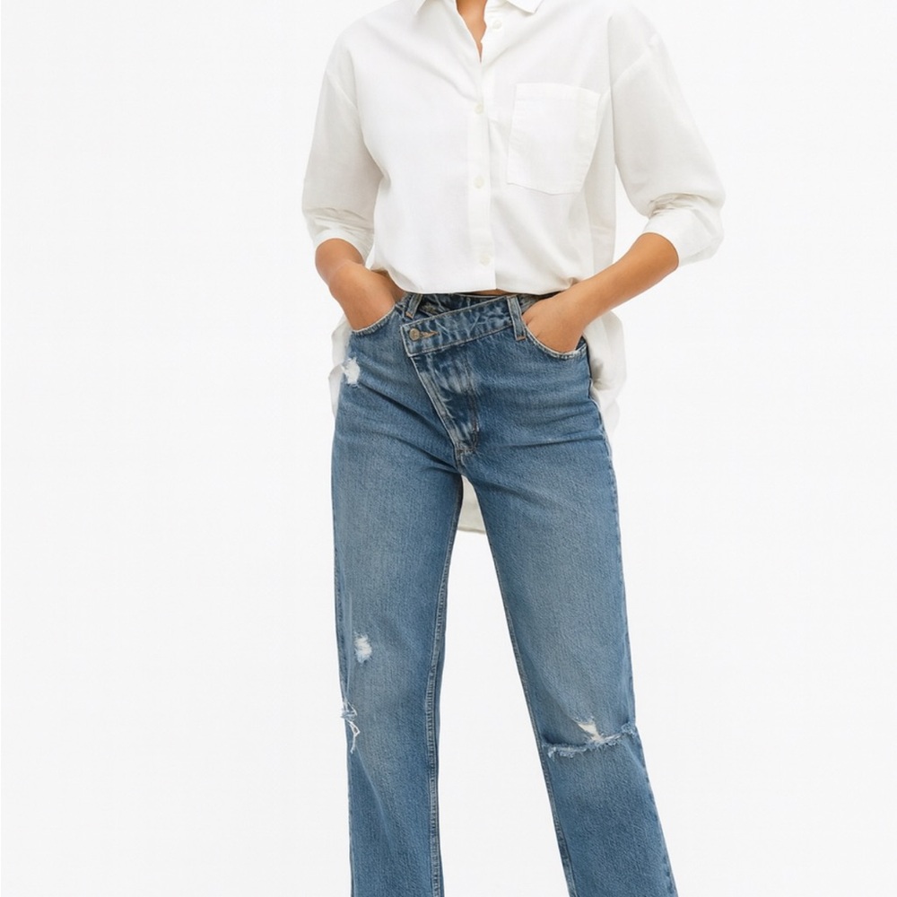 Stradivarius Straight fit jeans with asymmetric waistband Size 2